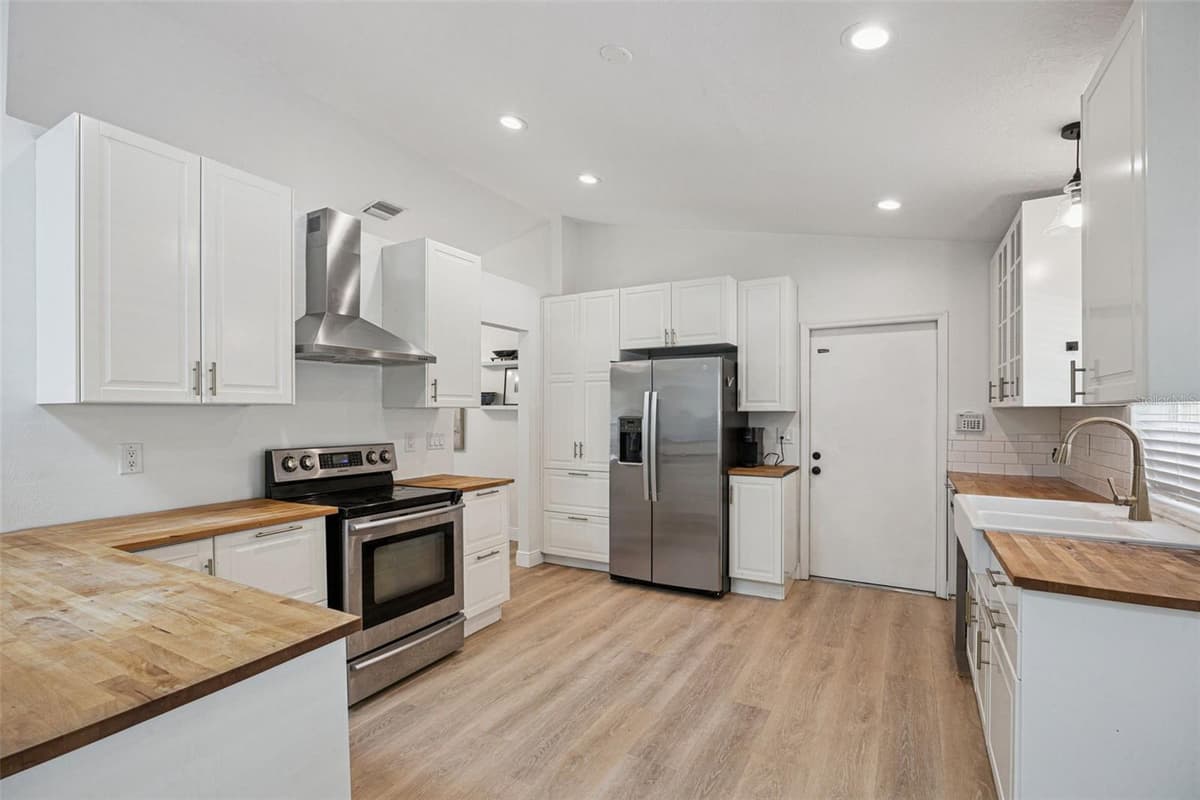 16045 HARBAR OAKS DRIVE — photo 15 of 35
