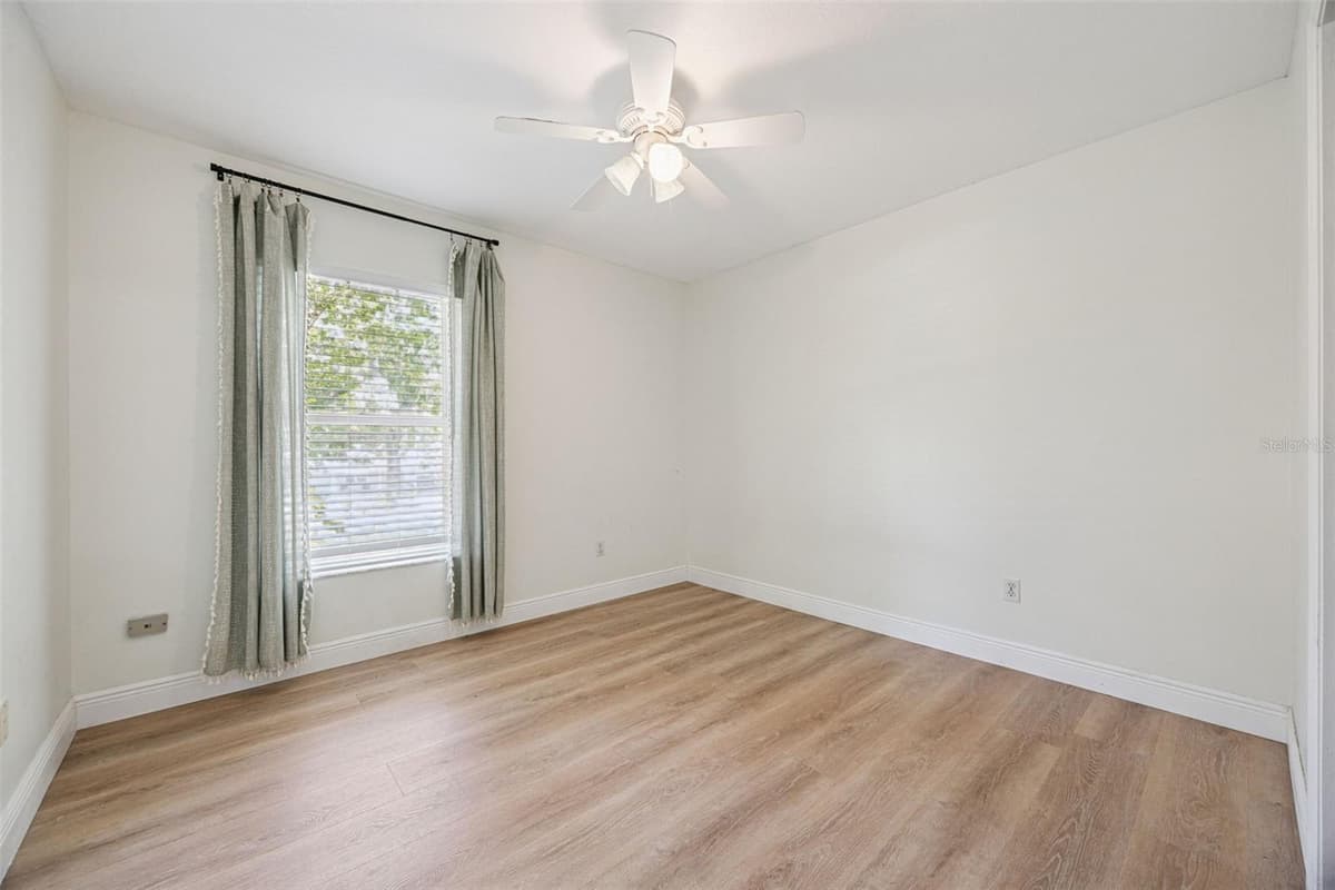 16045 HARBAR OAKS DRIVE — photo 19 of 35
