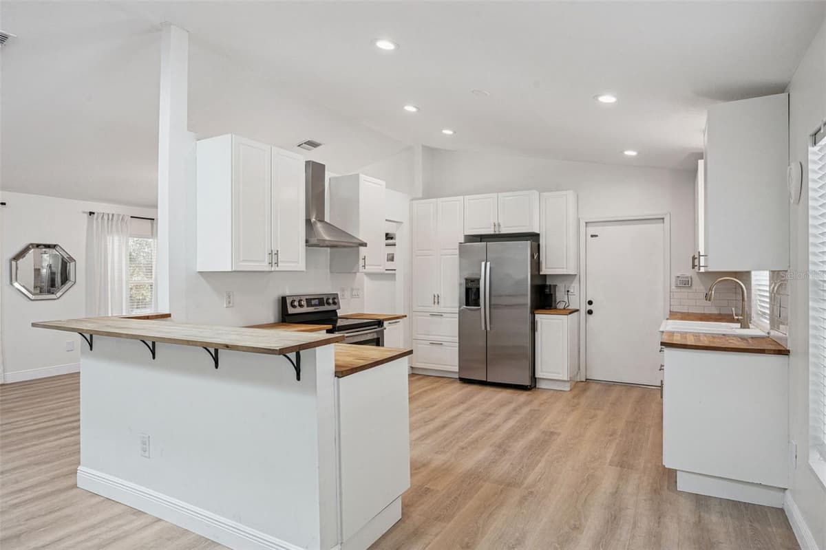16045 HARBAR OAKS DRIVE — photo 14 of 35