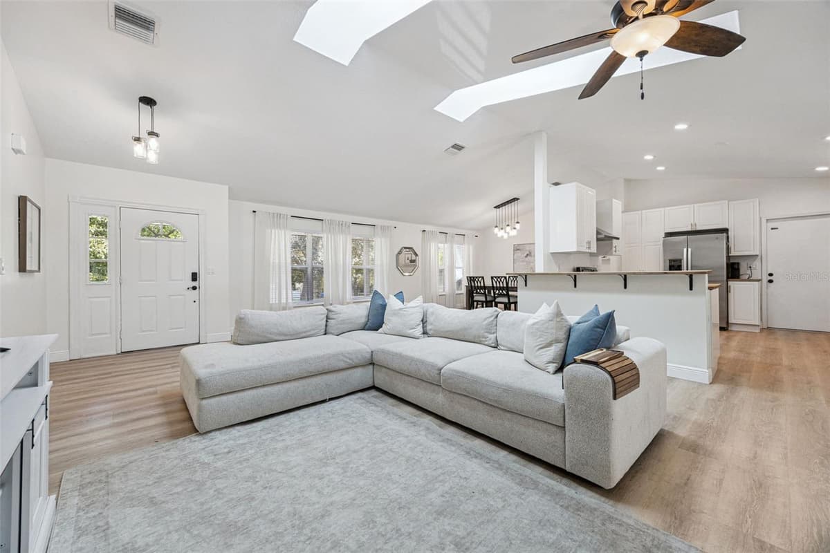 16045 HARBAR OAKS DRIVE — photo 5 of 35
