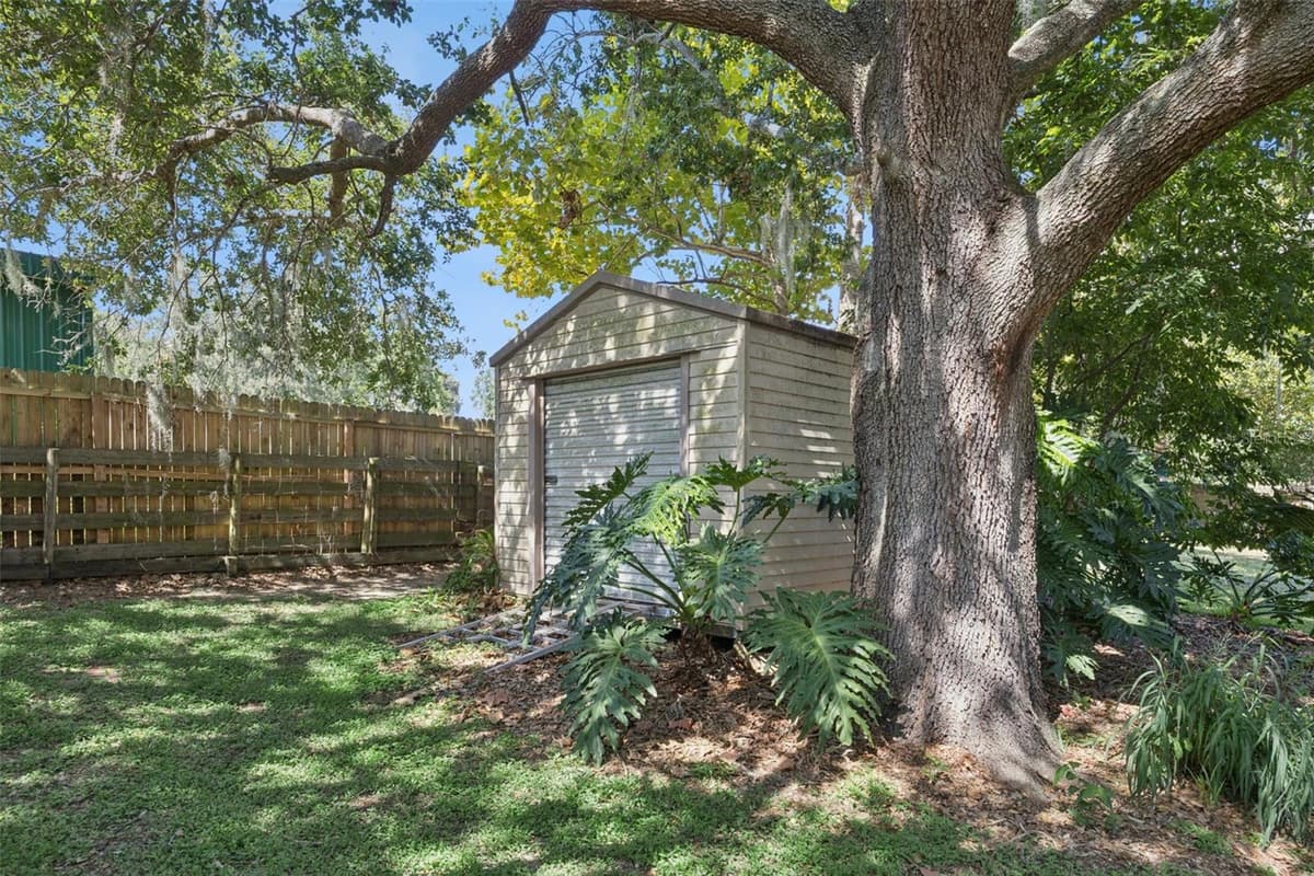 16045 HARBAR OAKS DRIVE — photo 32 of 35
