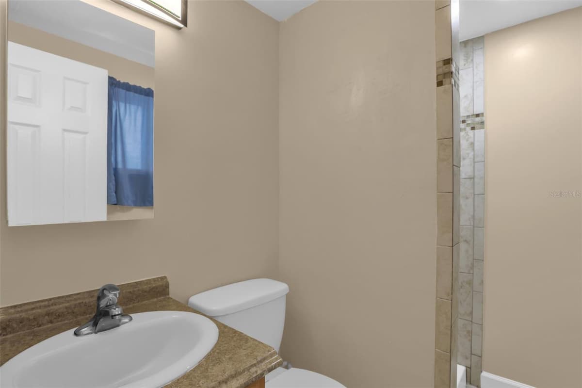 7013 COCOS DRIVE — photo 13 of 24