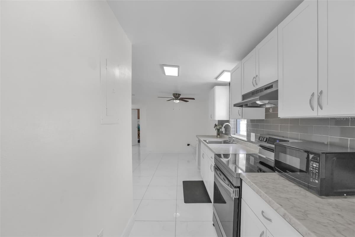 7013 COCOS DRIVE — photo 7 of 24