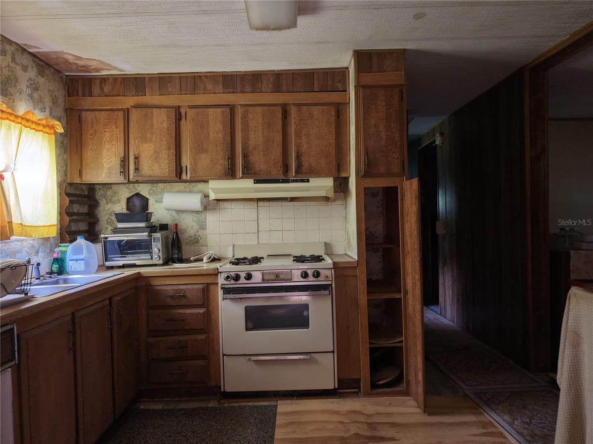 18440 AMITYVILLE DR — photo 12 of 16