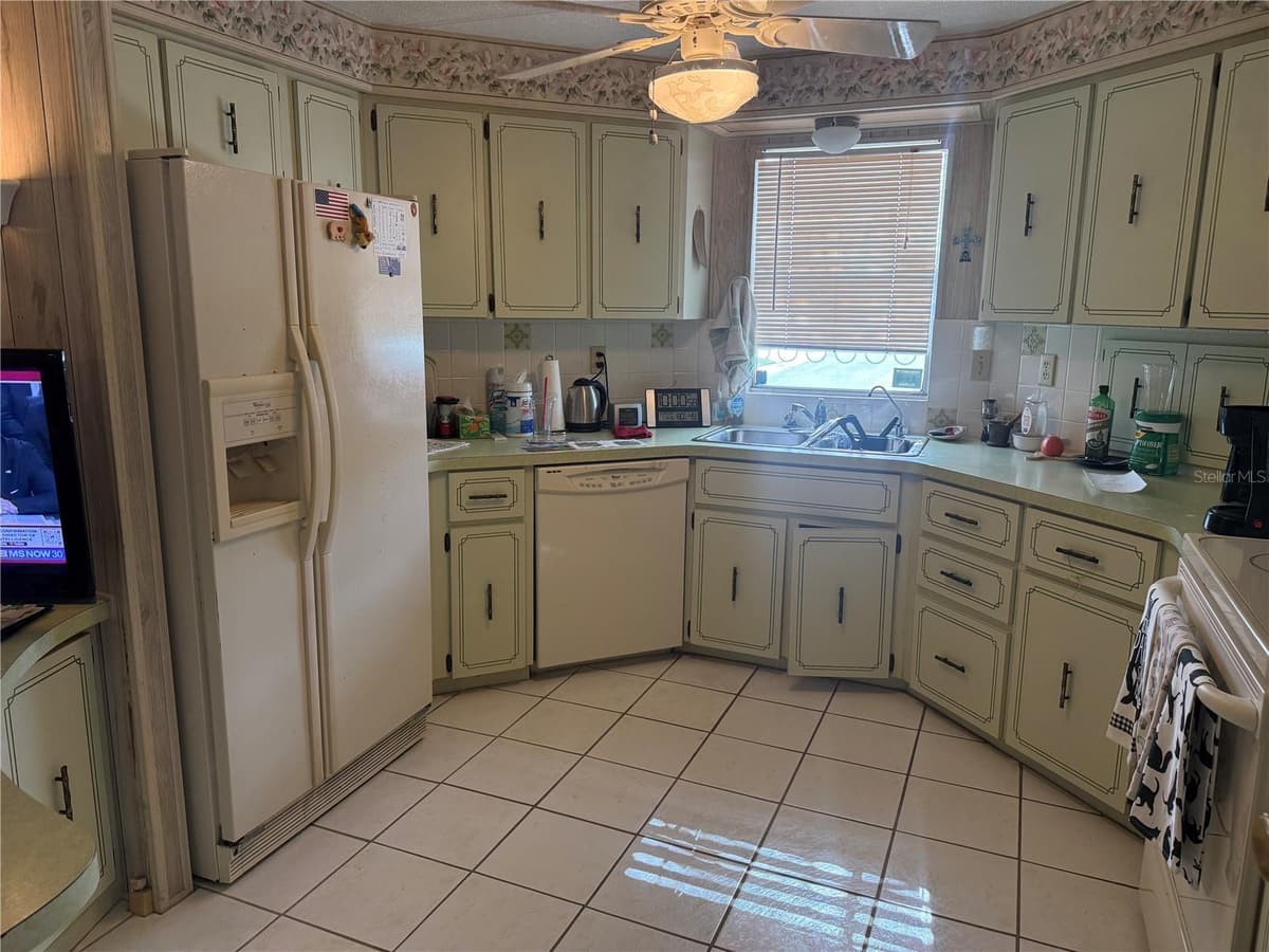 5640 FORSYTHIA ROAD — photo 2 of 23