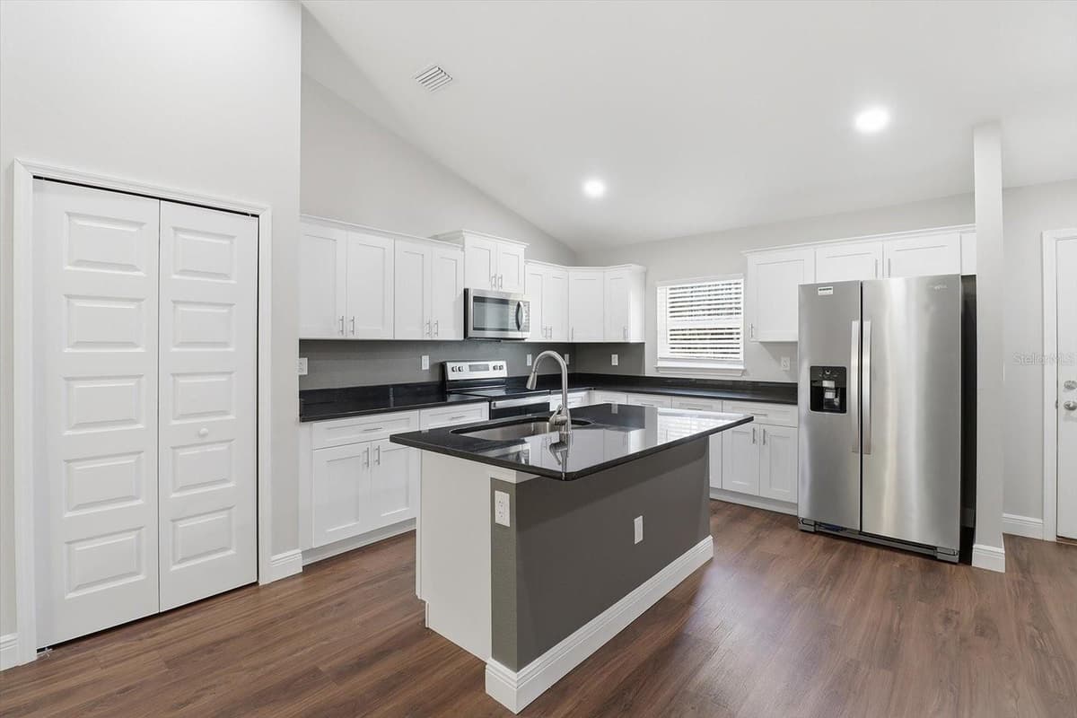 9144/9146 PEACHTREE WAY — photo 6 of 30