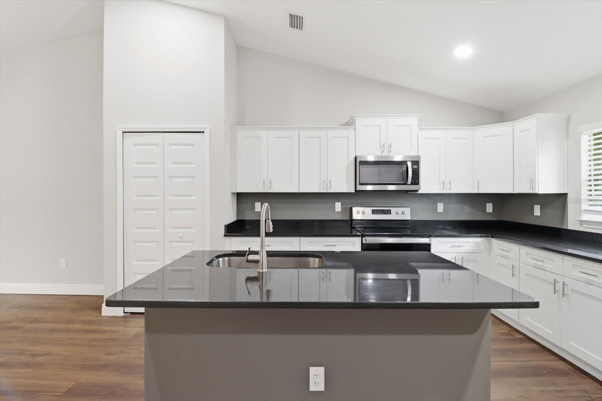 9144/9146 PEACHTREE WAY — photo 5 of 30