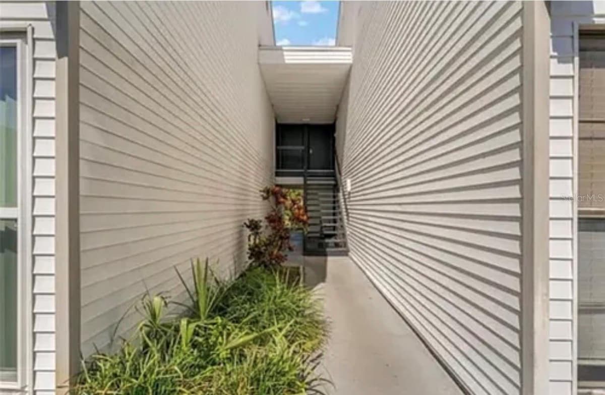 654 HAVEN PLACE — photo 4 of 13