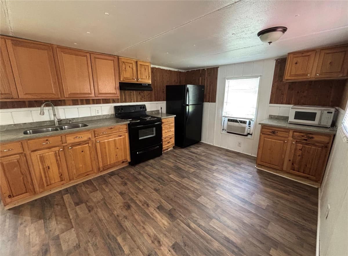 18225 22ND PLACE — photo 11 of 26