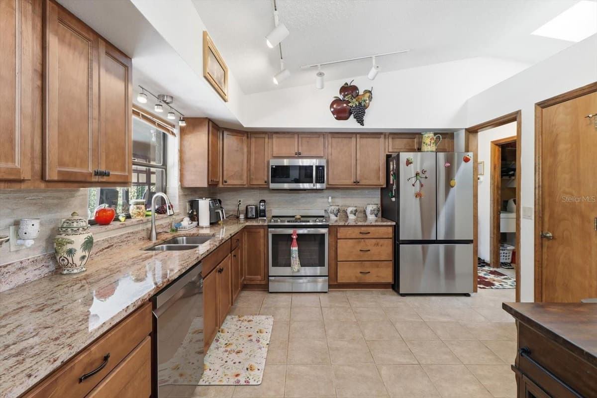 1900 ALHAMBRA DRIVE — photo 12 of 47
