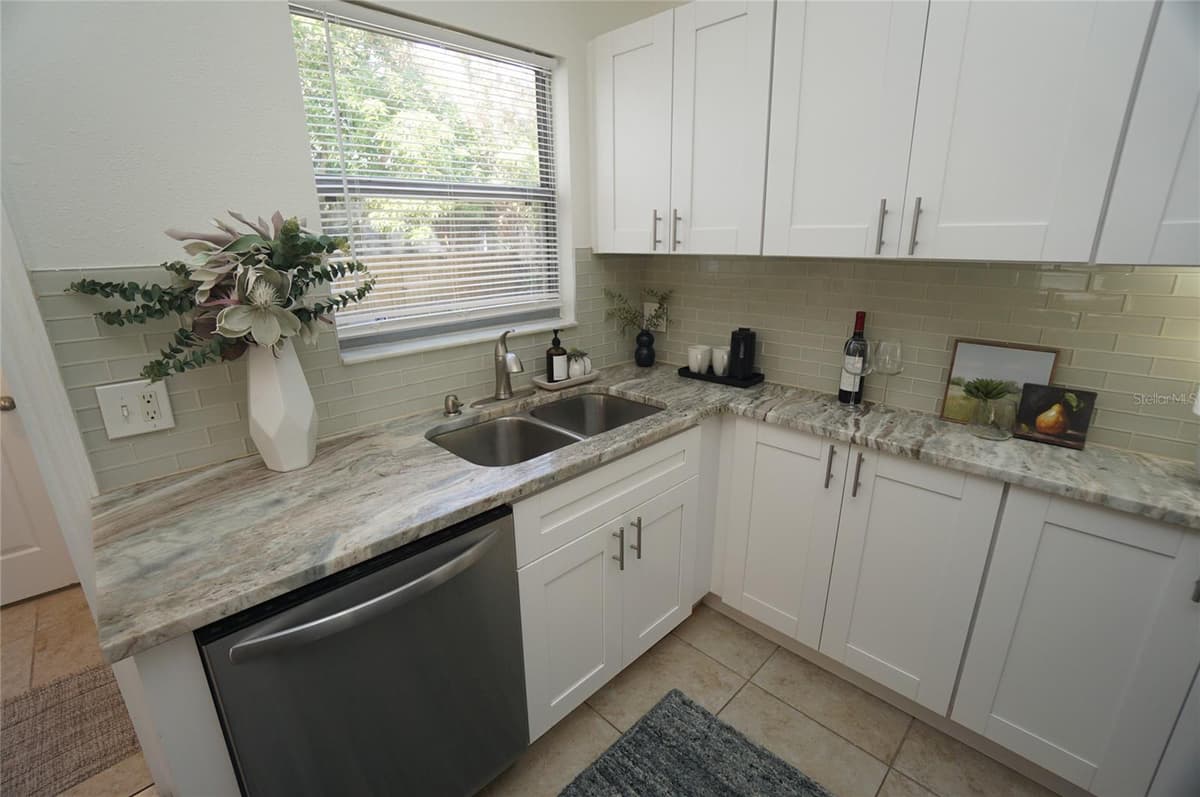 1712 GRACE STREET — photo 5 of 12