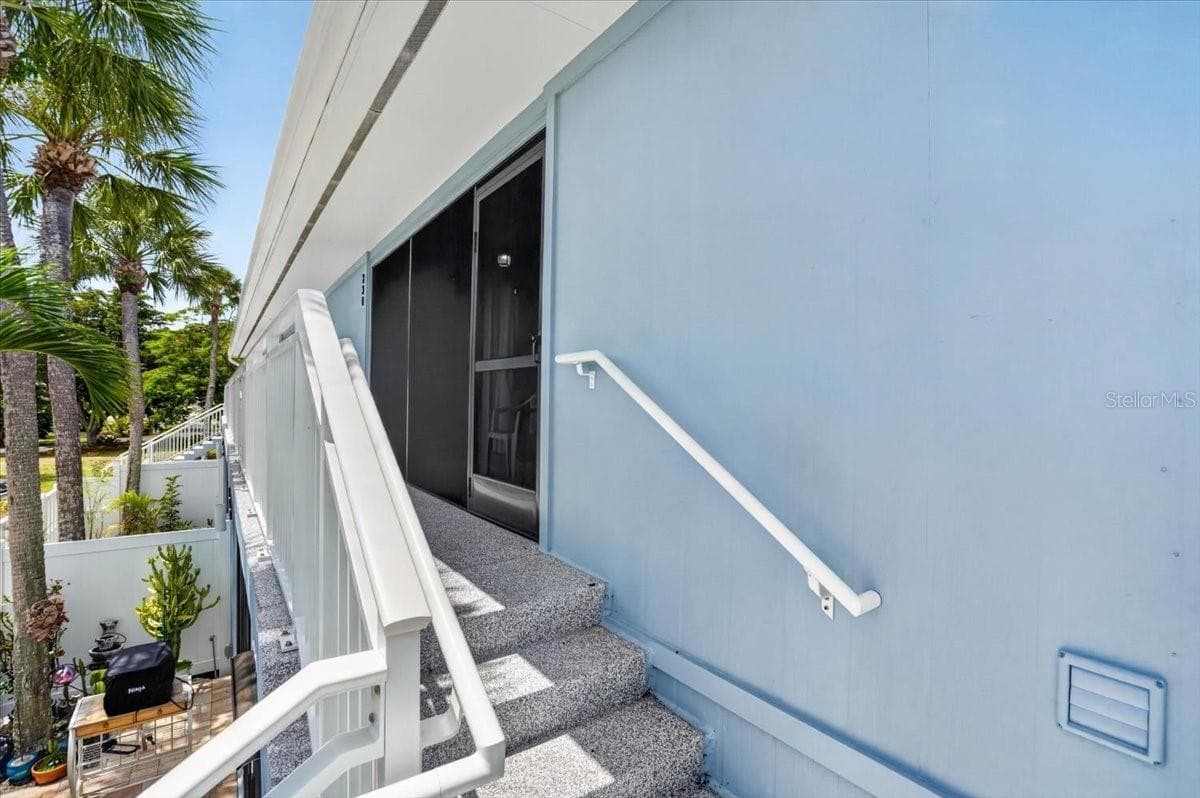 600 MANATEE AVENUE — photo 5 of 51