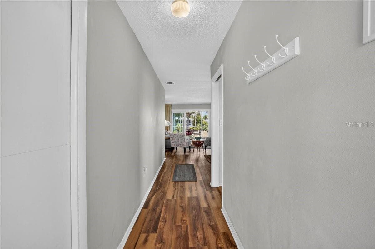 600 MANATEE AVENUE — photo 8 of 51