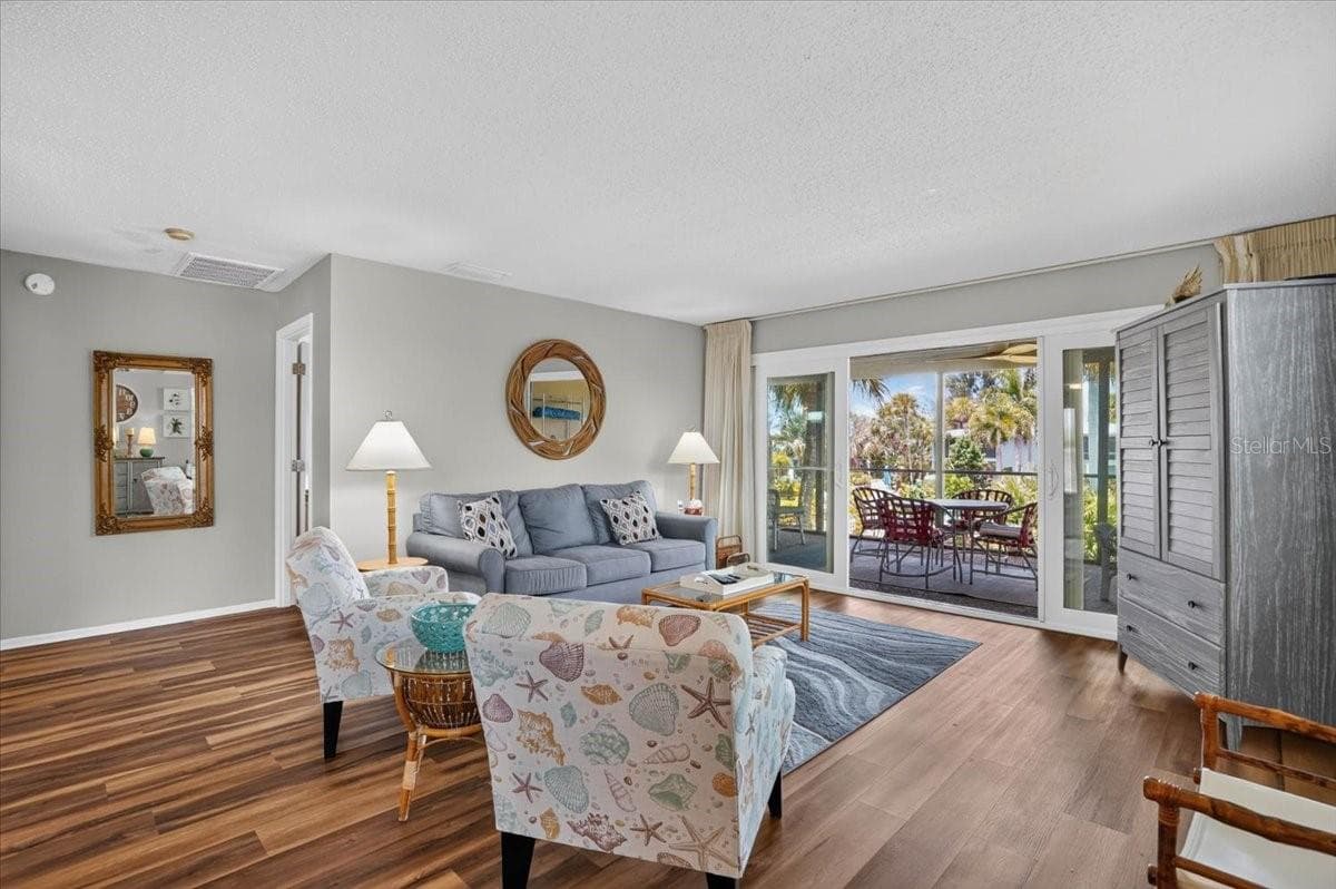 600 MANATEE AVENUE — photo 17 of 51