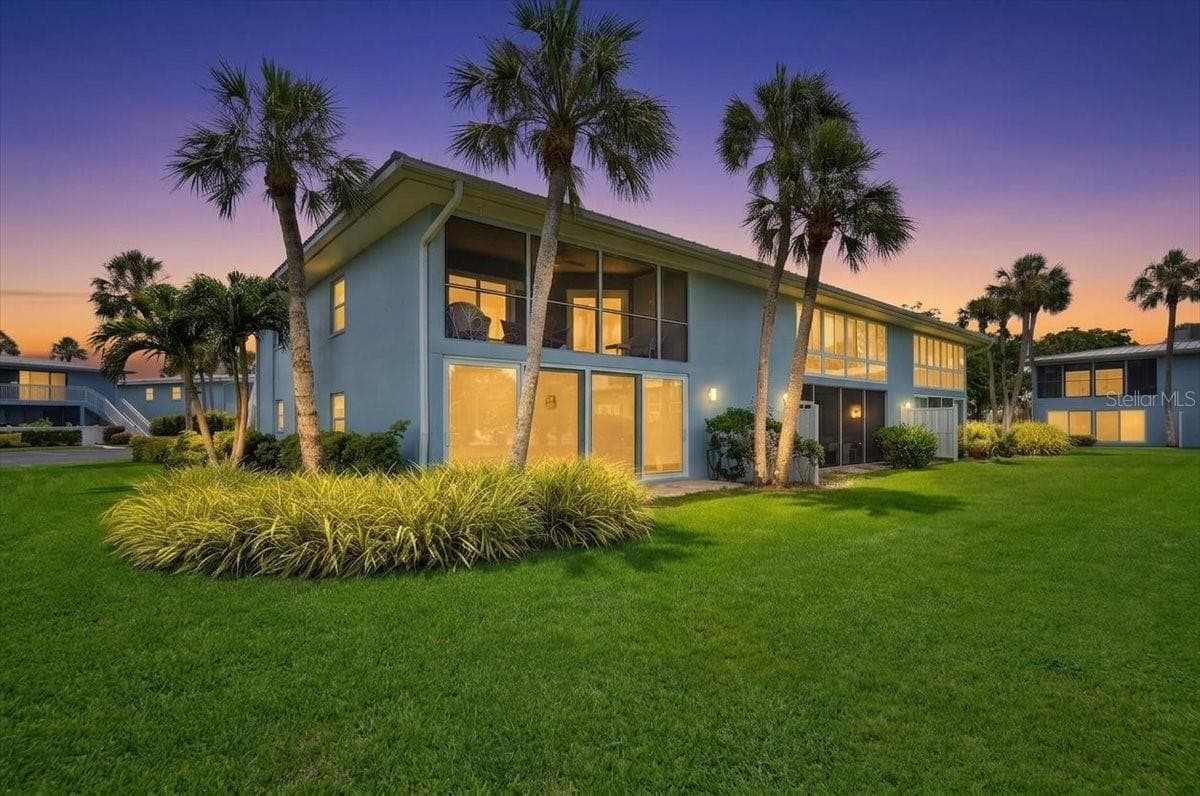 600 MANATEE AVENUE — photo 2 of 51