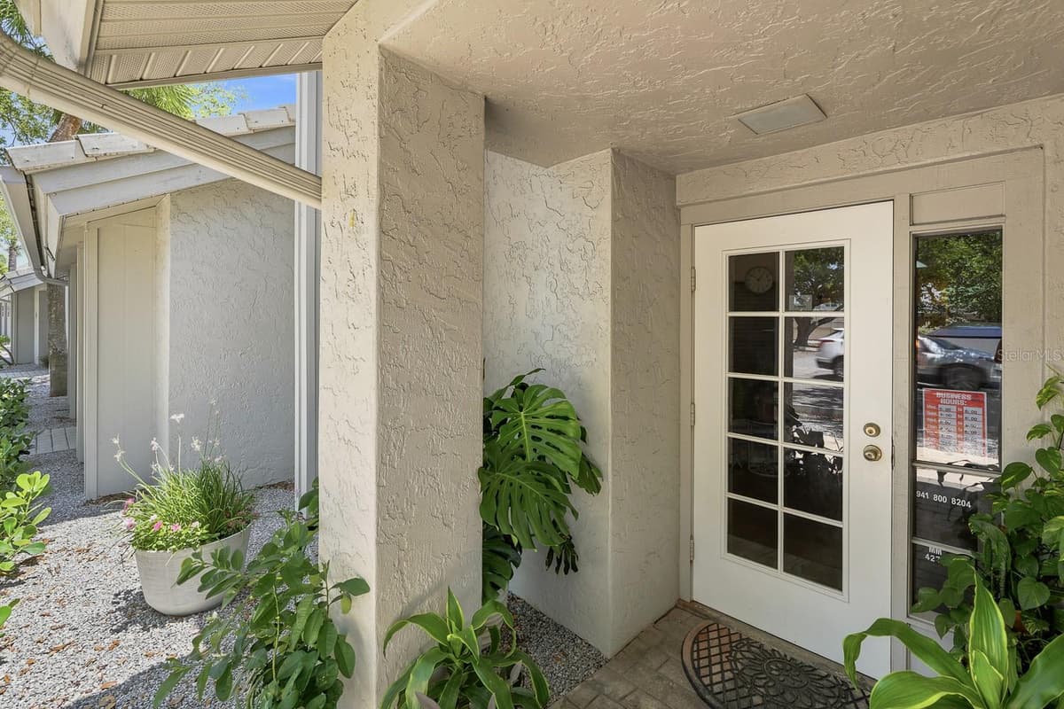 1515 TAMIAMI TRAIL — photo 4 of 38