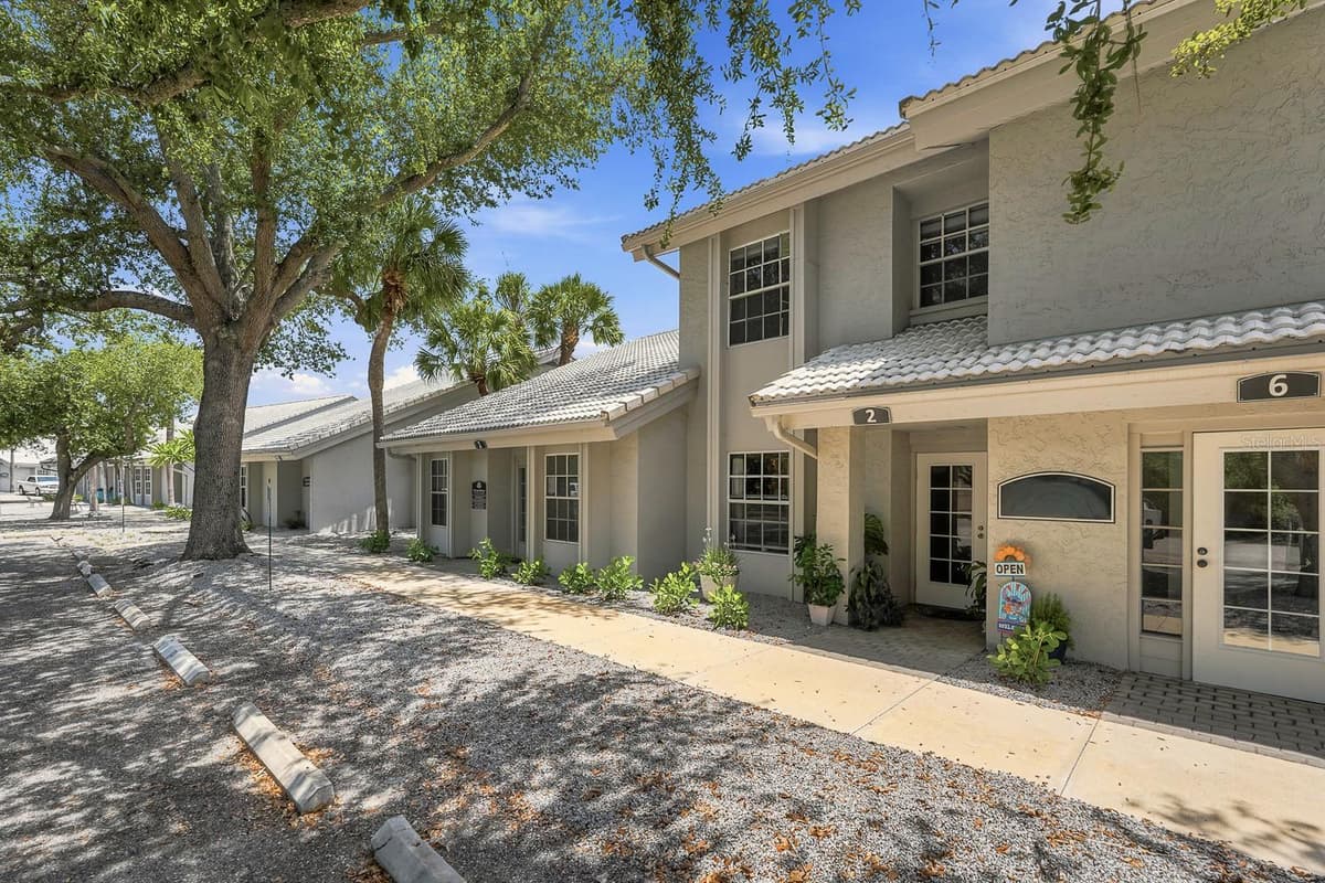 1515 TAMIAMI TRAIL — photo 3 of 38