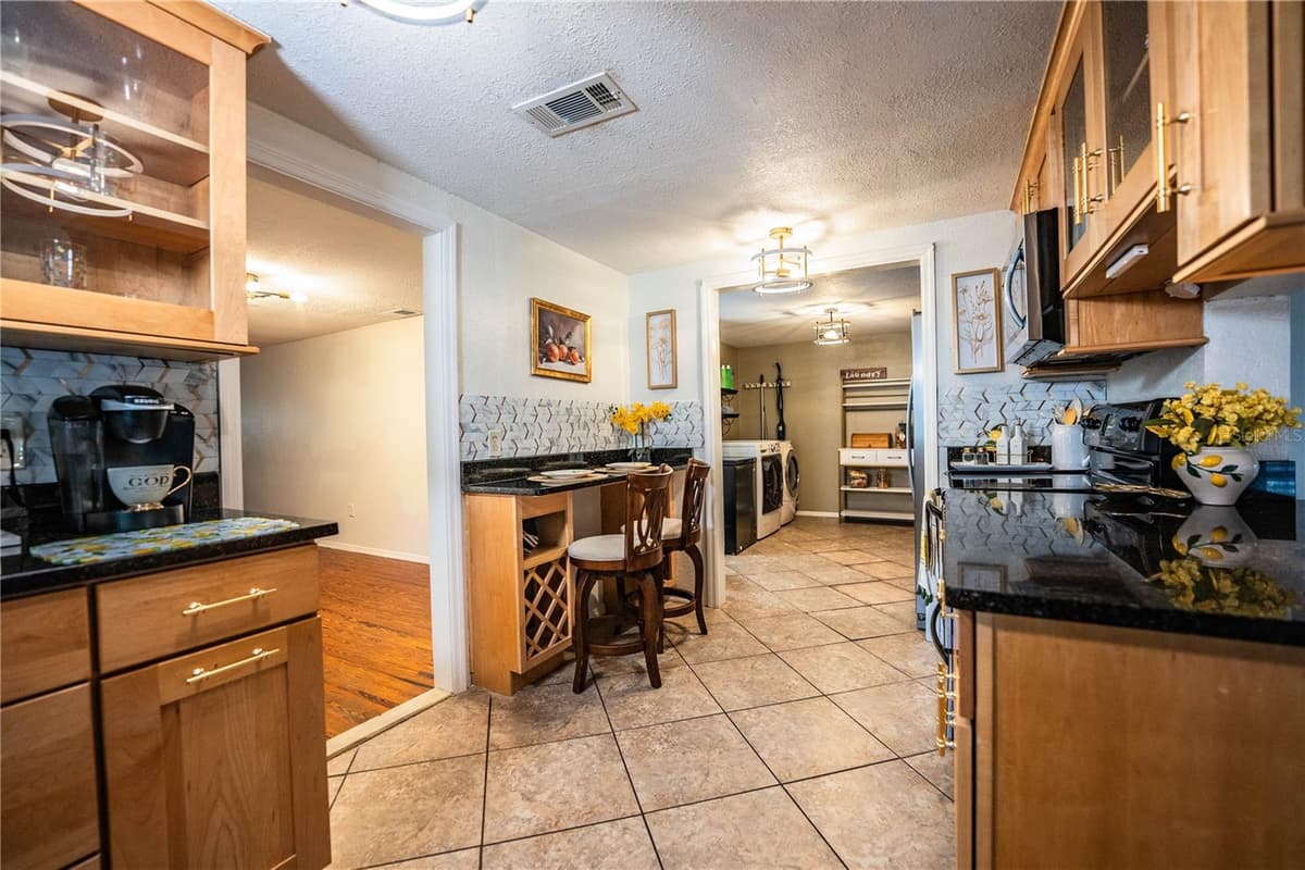 8505 CAMPBELL ROAD — photo 12 of 56