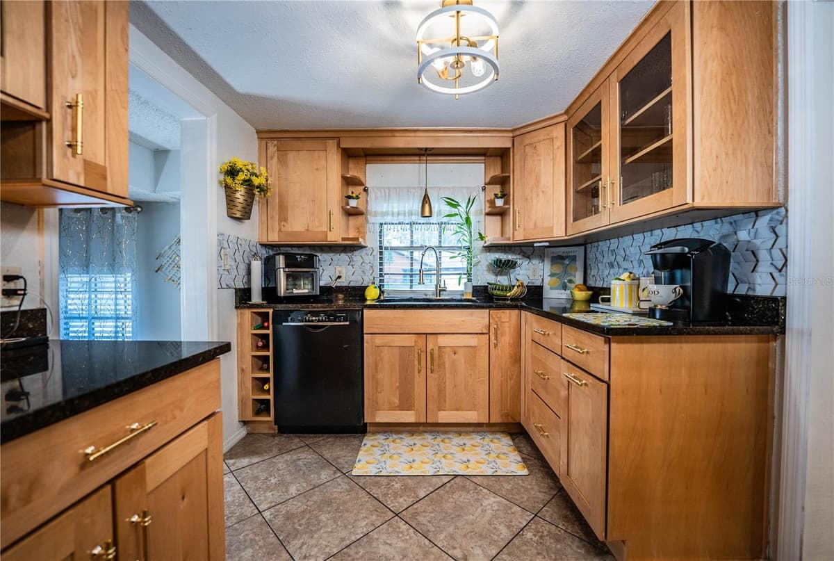 8505 CAMPBELL ROAD — photo 11 of 56