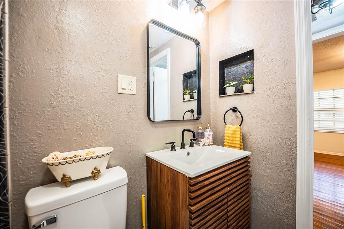 8505 CAMPBELL ROAD — photo 32 of 56