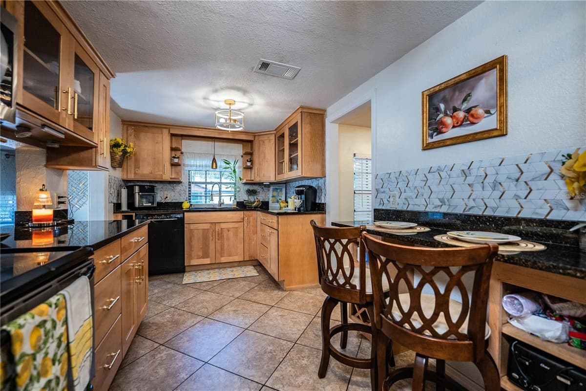 8505 CAMPBELL ROAD — photo 10 of 56