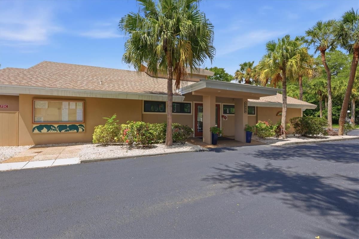 5063 VILLAGE GARDENS DRIVE — photo 31 of 40