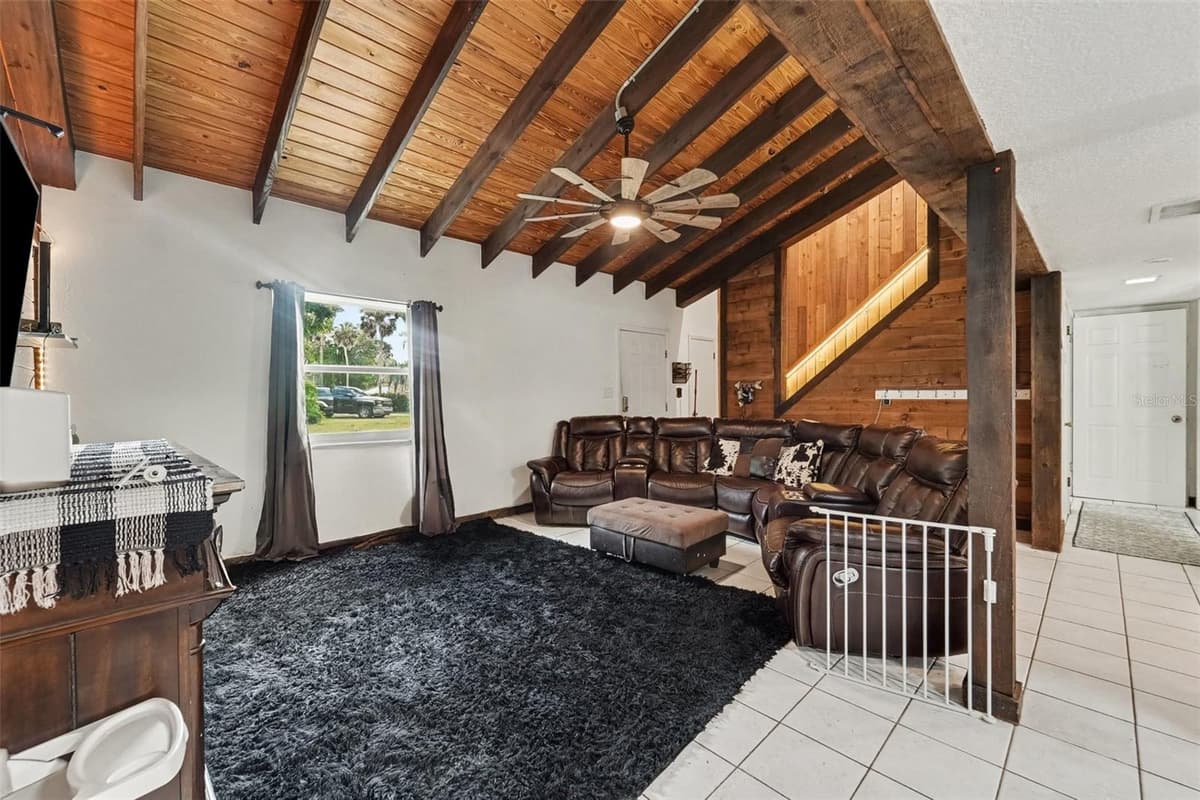 7238 HILLCREST STREET — photo 4 of 30