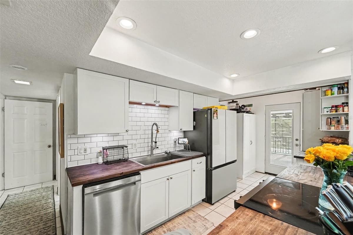 7238 HILLCREST STREET — photo 9 of 30