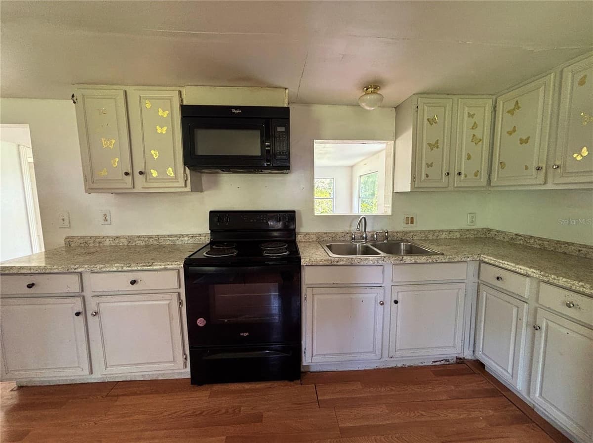 18274 22ND PLACE — photo 17 of 21