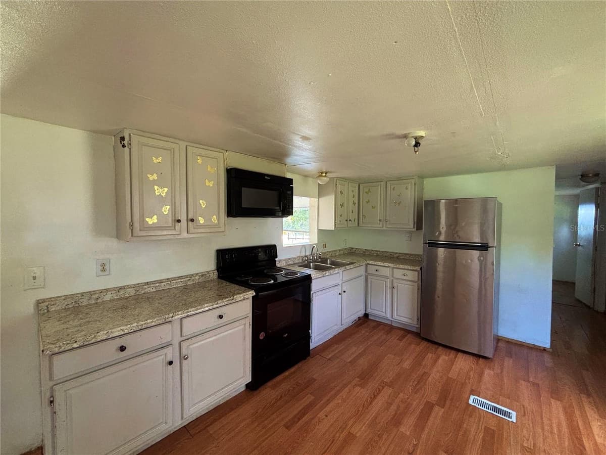 18274 22ND PLACE — photo 16 of 21