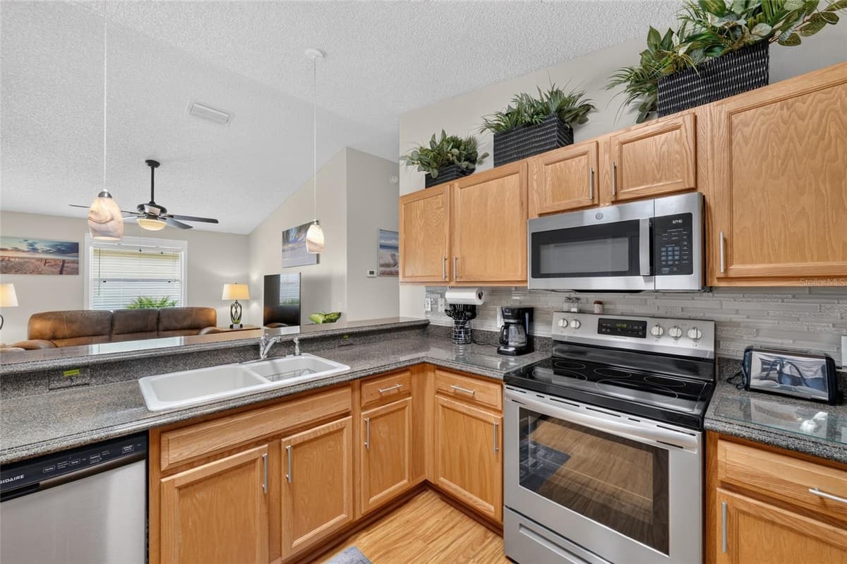 2673 SUFFOLK STREET — photo 7 of 34