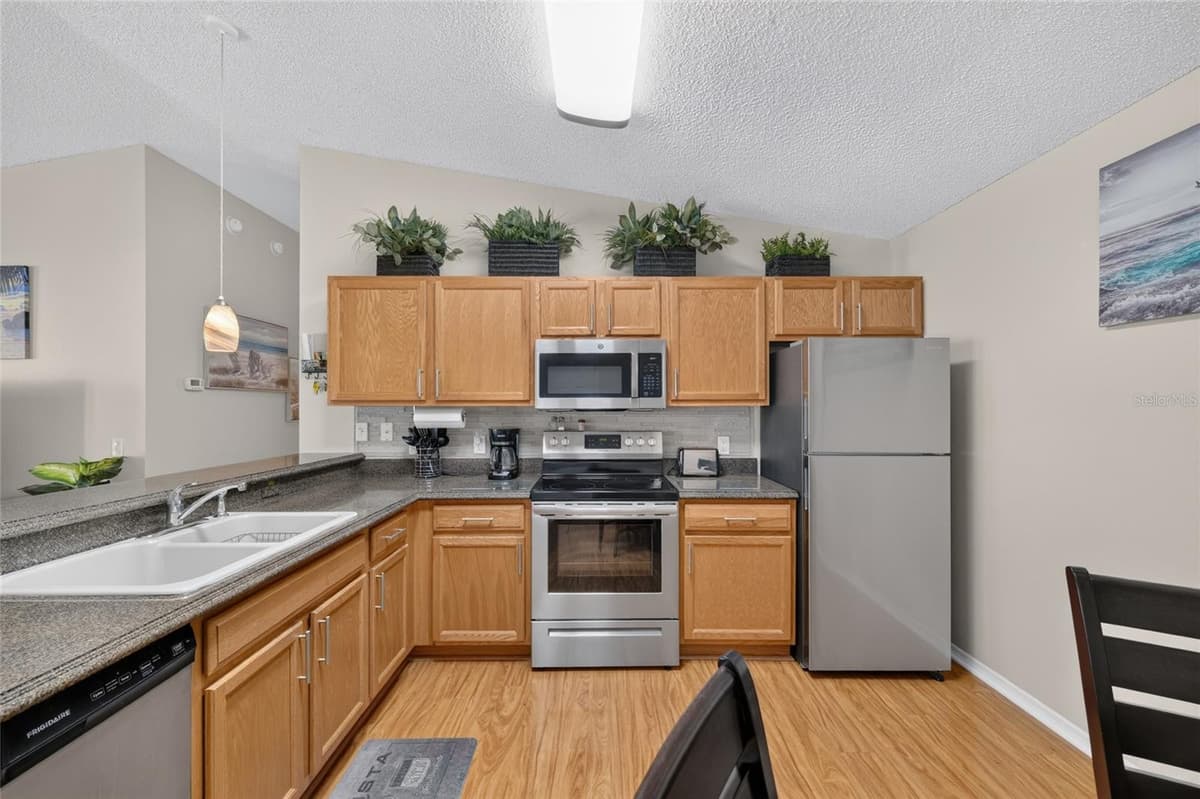 2673 SUFFOLK STREET — photo 6 of 34