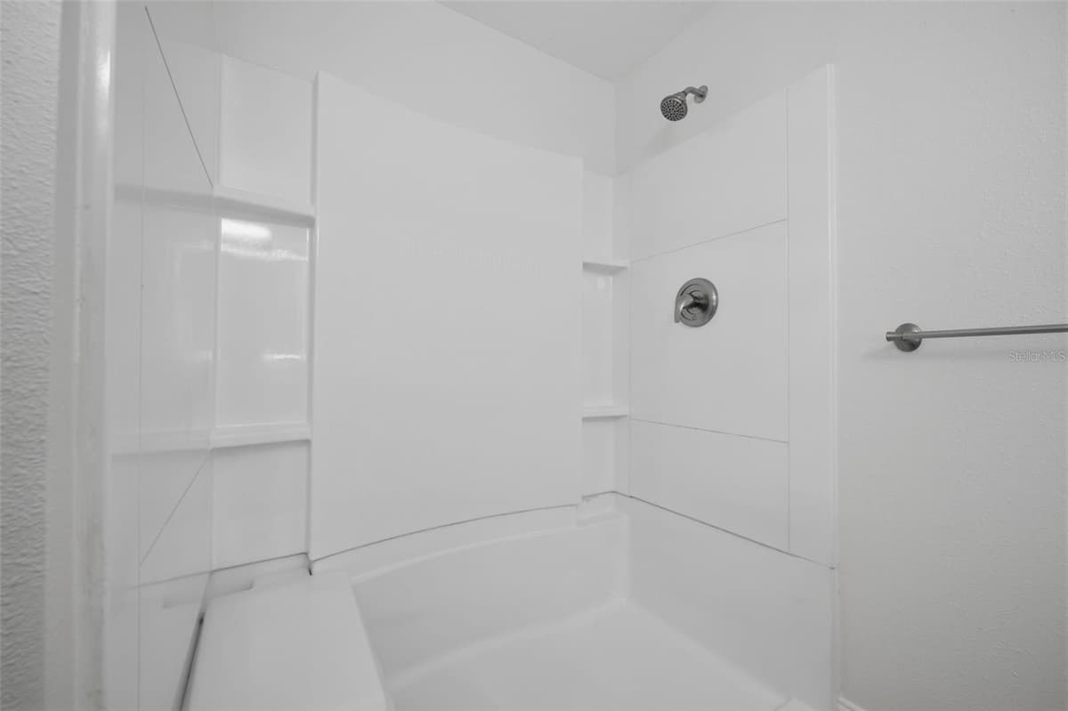 8411 LINCOLNSHIRE DRIVE — photo 15 of 48