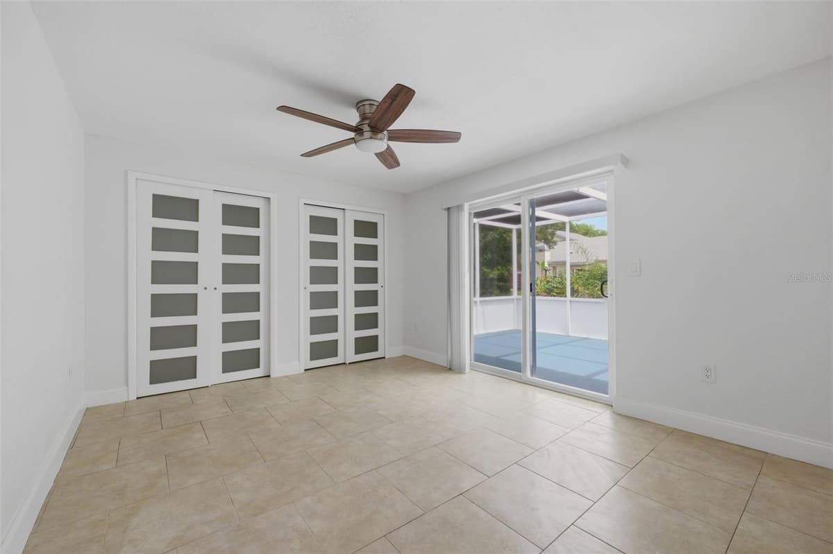 8411 LINCOLNSHIRE DRIVE — photo 12 of 48