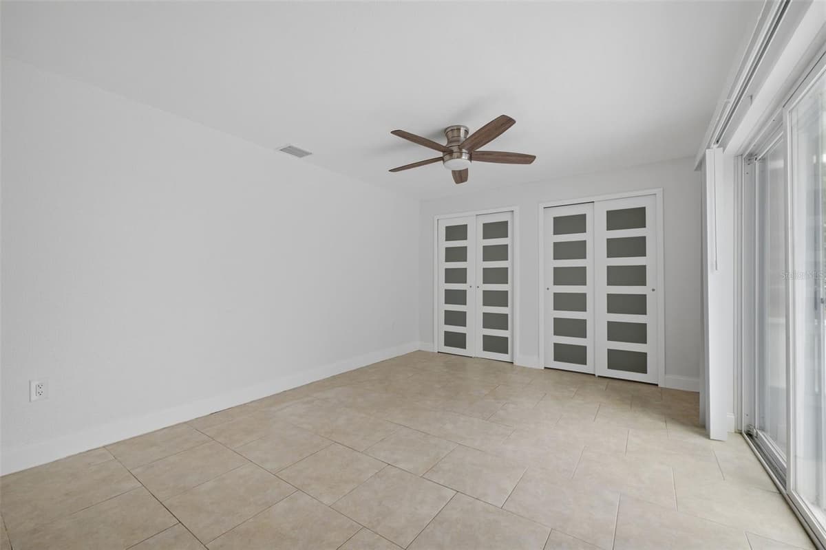 8411 LINCOLNSHIRE DRIVE — photo 13 of 48