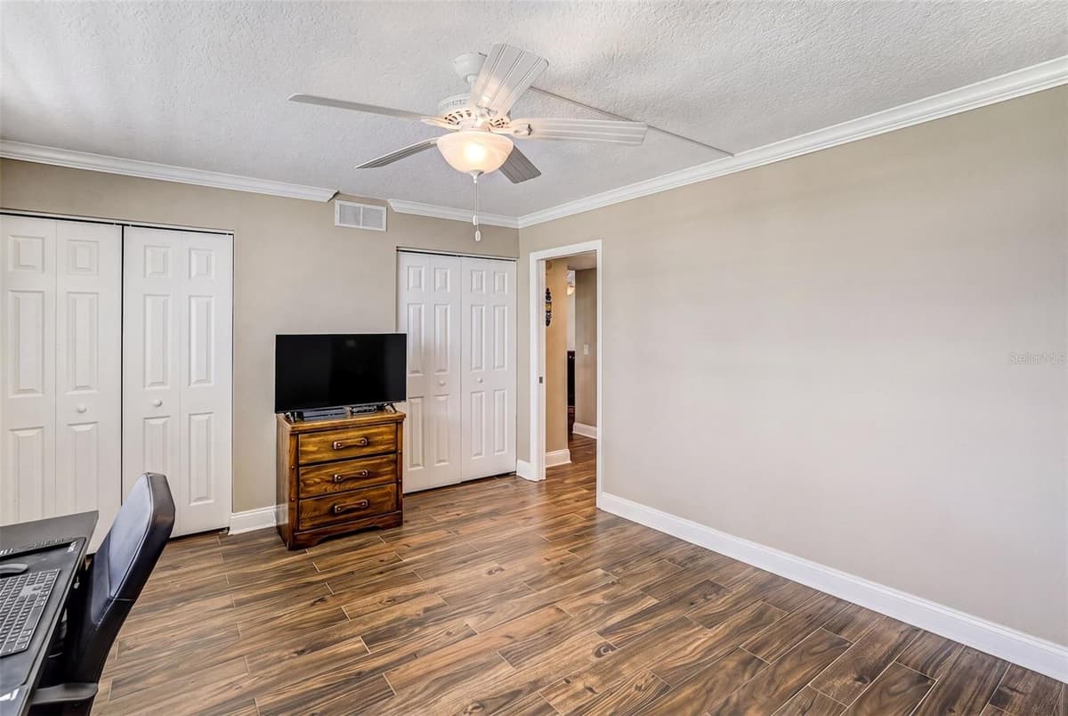 1581 GULF BOULEVARD — photo 21 of 27