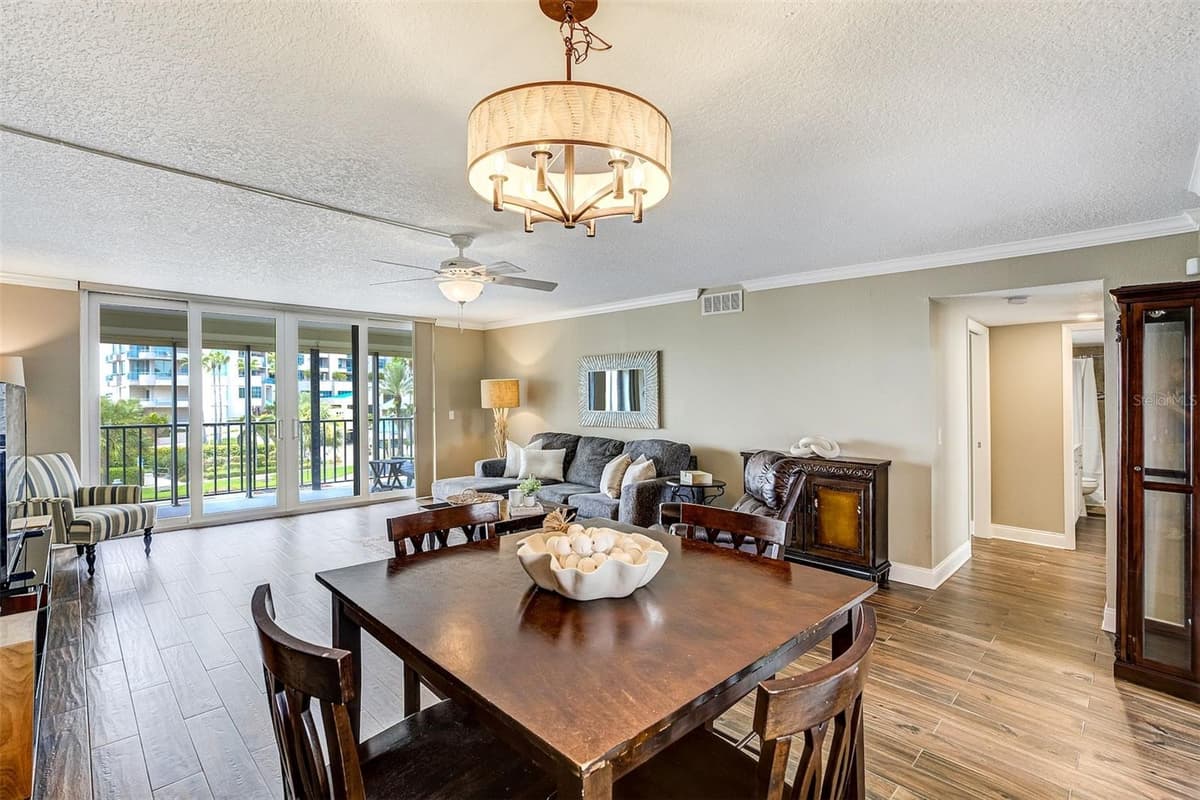 1581 GULF BOULEVARD — photo 8 of 27