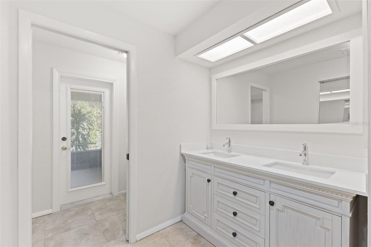 3420 HYDE PARK DRIVE — photo 25 of 38