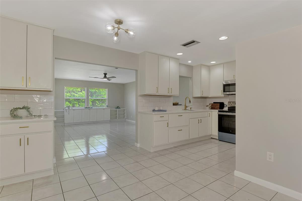 166 CHATHAM STREET — photo 9 of 42