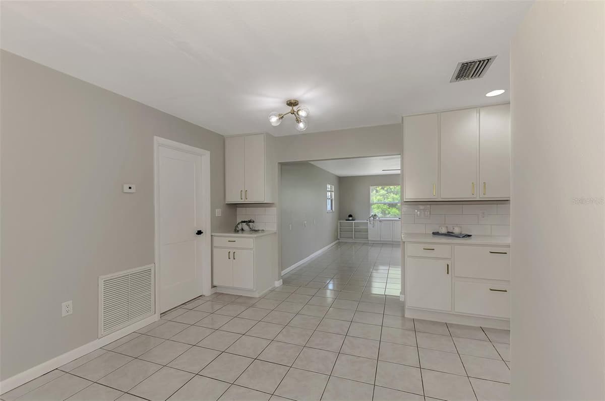 166 CHATHAM STREET — photo 10 of 42