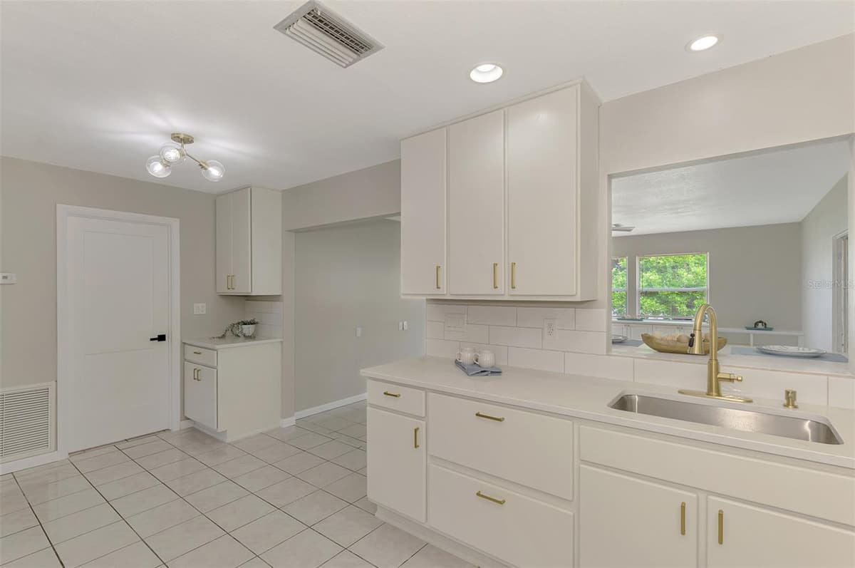 166 CHATHAM STREET — photo 16 of 42