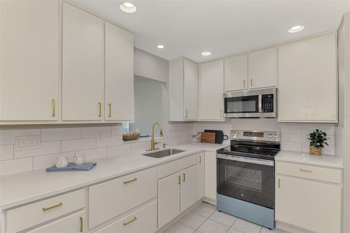 166 CHATHAM STREET — photo 14 of 42