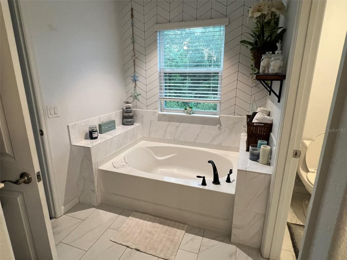 4862 SOUTHLAWN AVENUE — photo 10 of 16