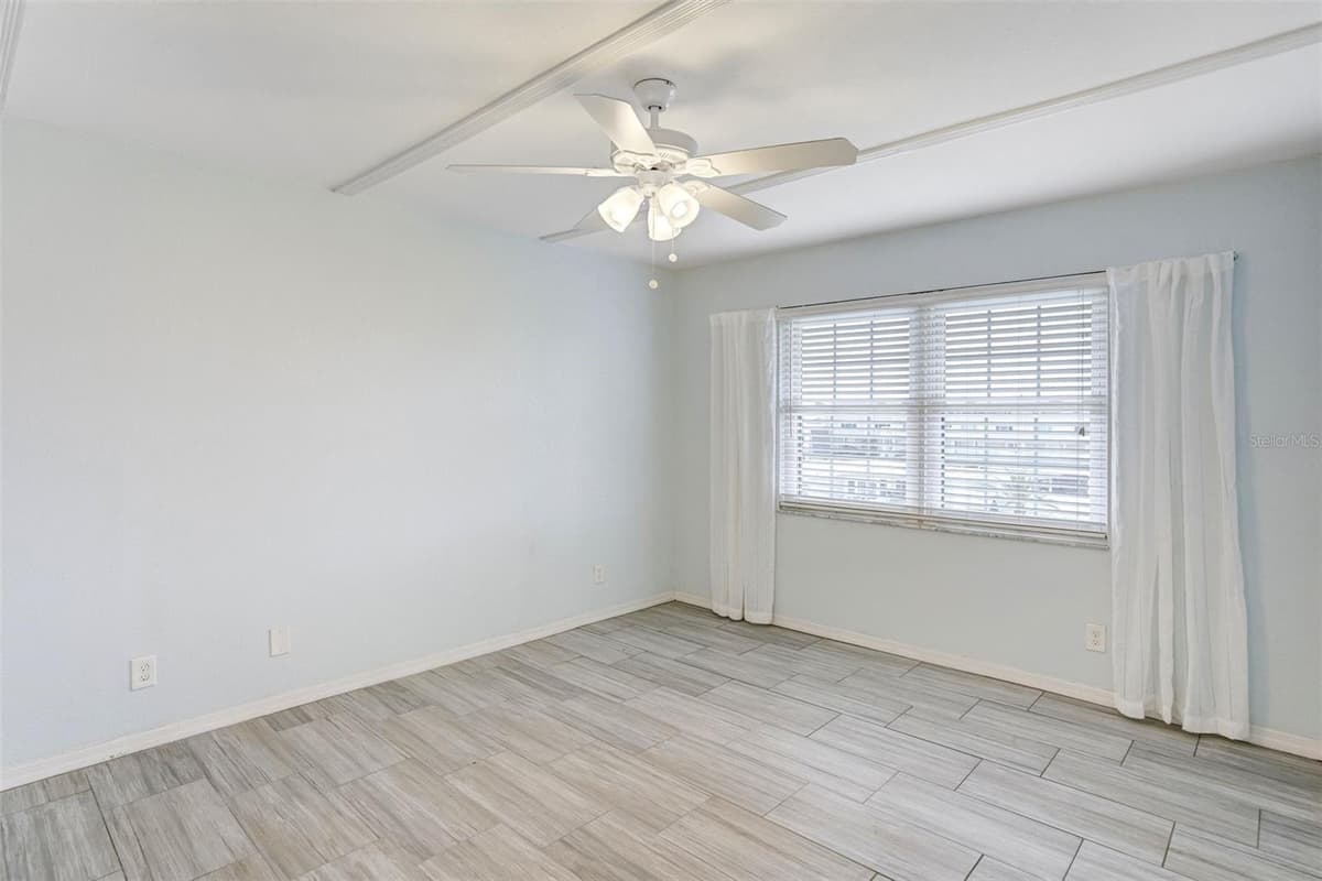 460 PAULA DRIVE — photo 17 of 27