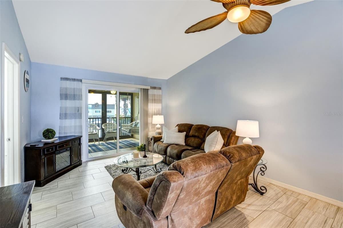 460 PAULA DRIVE — photo 8 of 27
