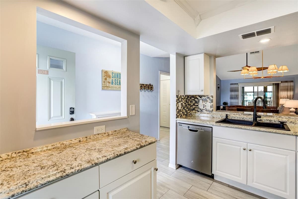460 PAULA DRIVE — photo 6 of 27