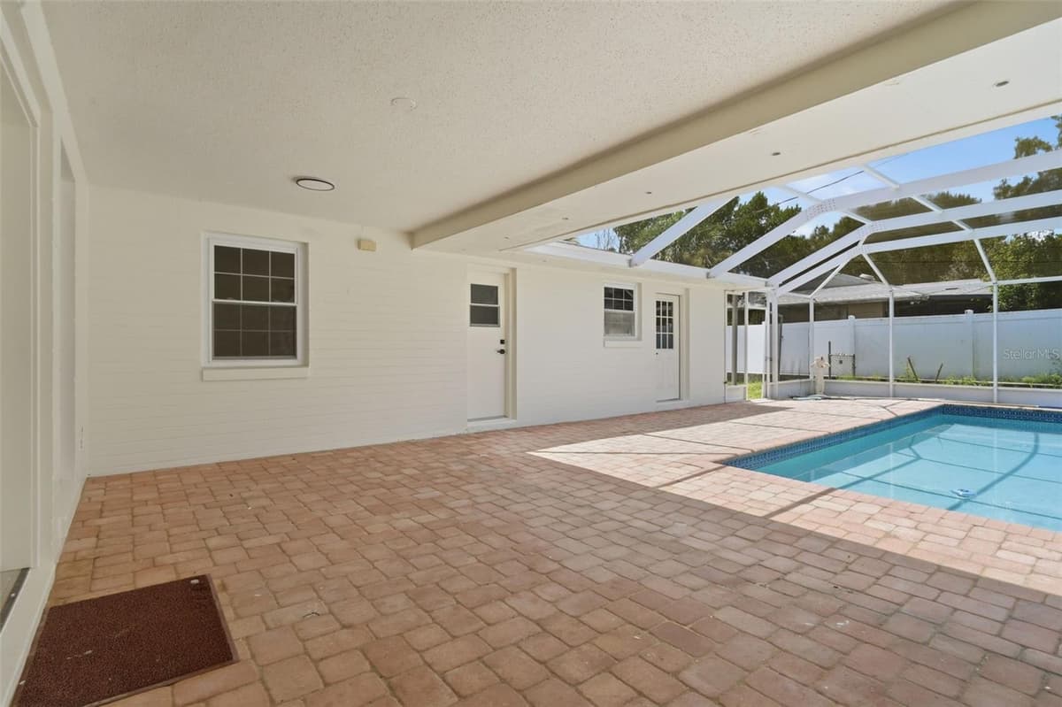 102 ANN RUSTIN DRIVE — photo 32 of 37