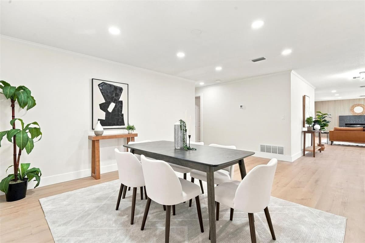 102 ANN RUSTIN DRIVE — photo 15 of 37