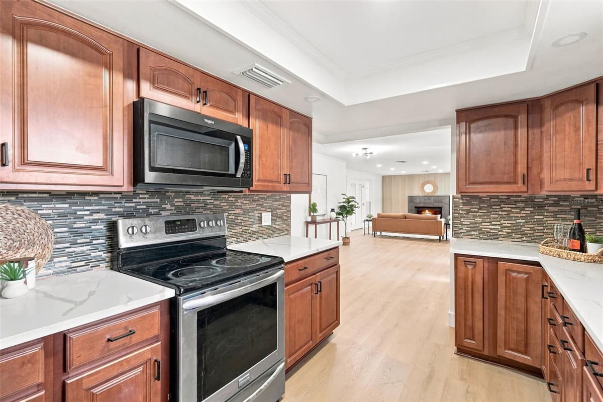 102 ANN RUSTIN DRIVE — photo 12 of 37