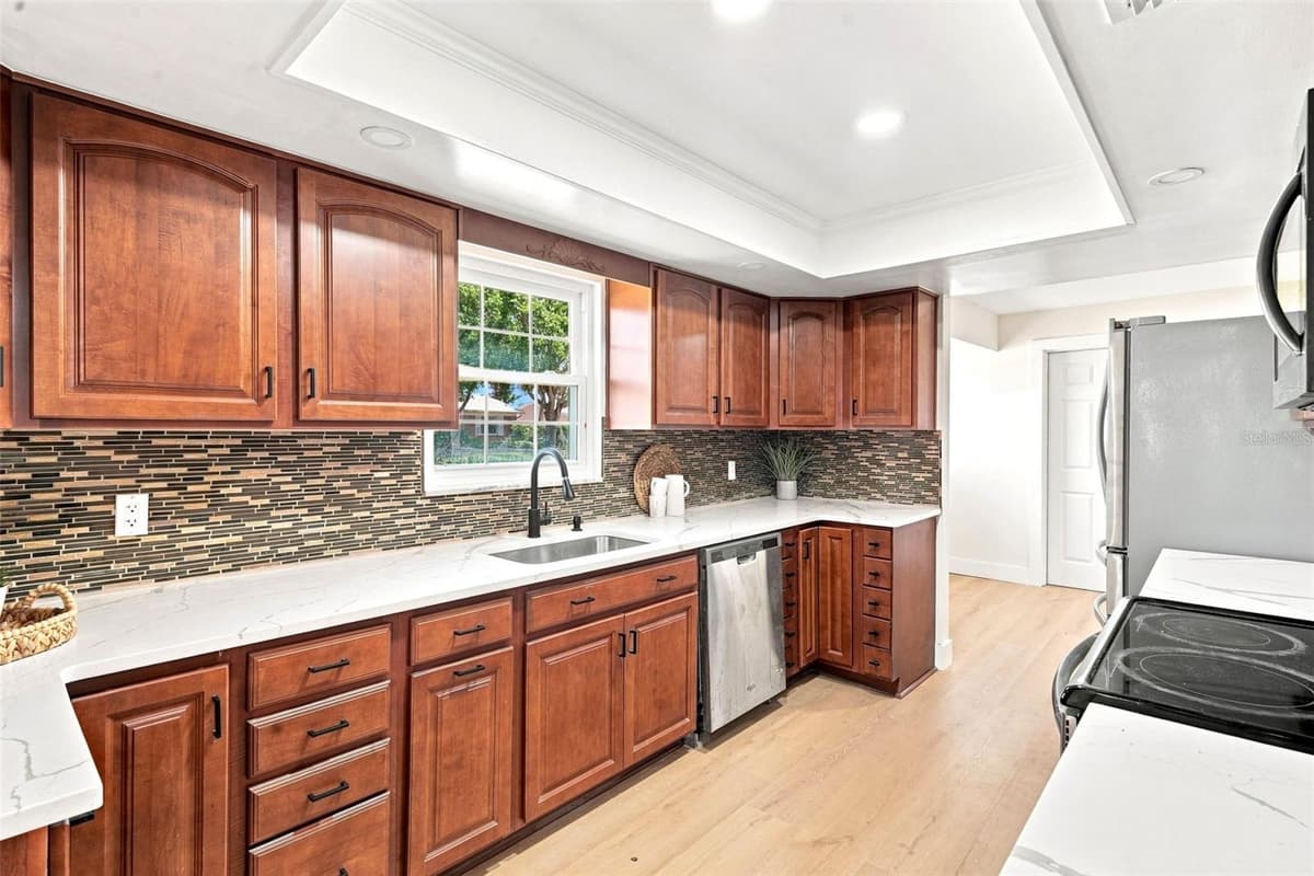 102 ANN RUSTIN DRIVE — photo 11 of 37